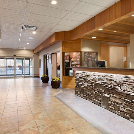 Border Inn & Suites Lloydminster Exteriör bild