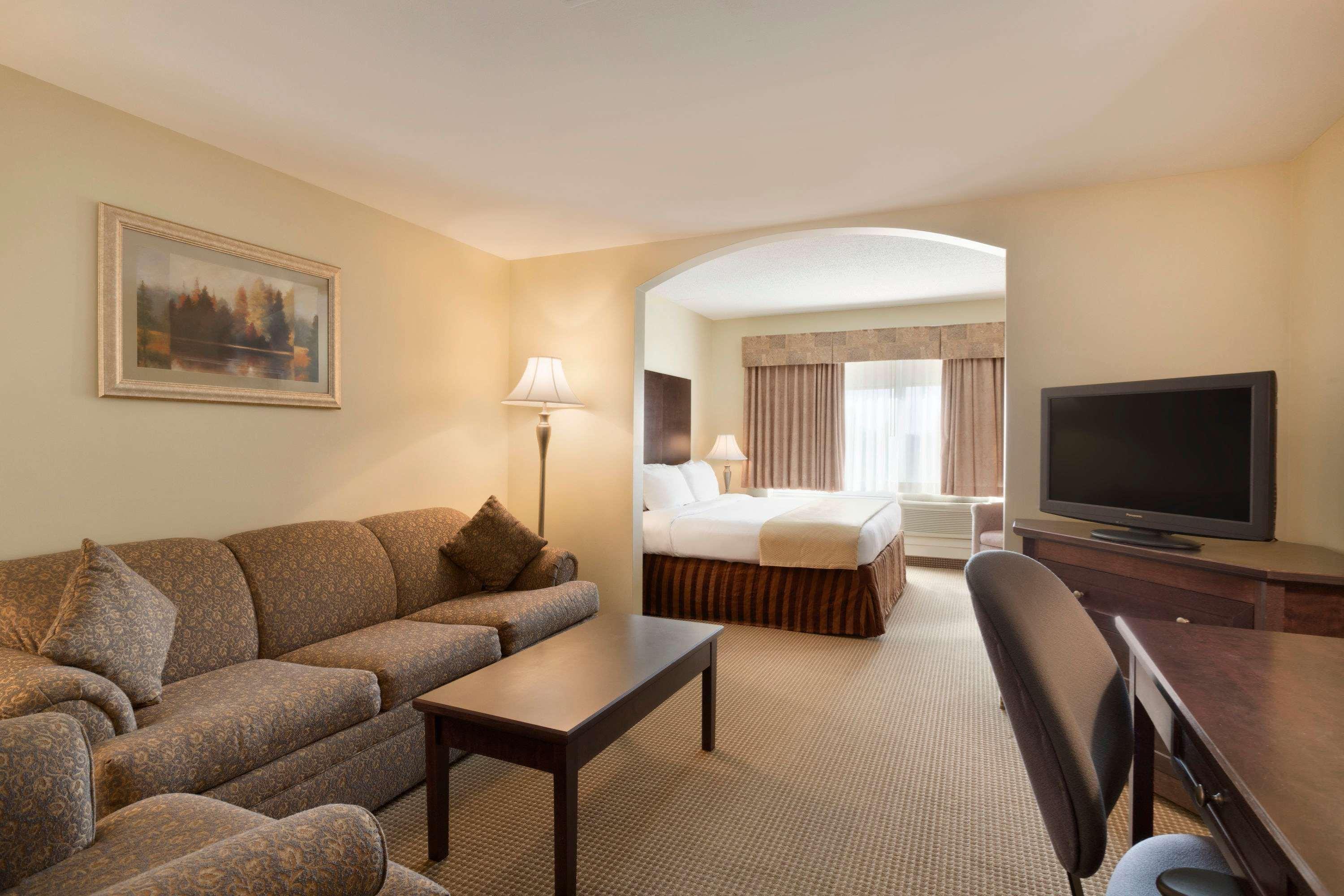 Border Inn & Suites Lloydminster Exteriör bild